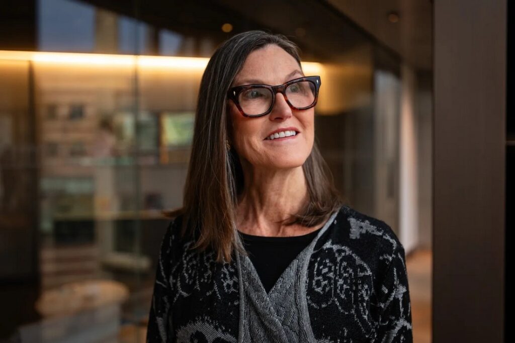 Cathie Wood (ARK Invest) - The Coinomist