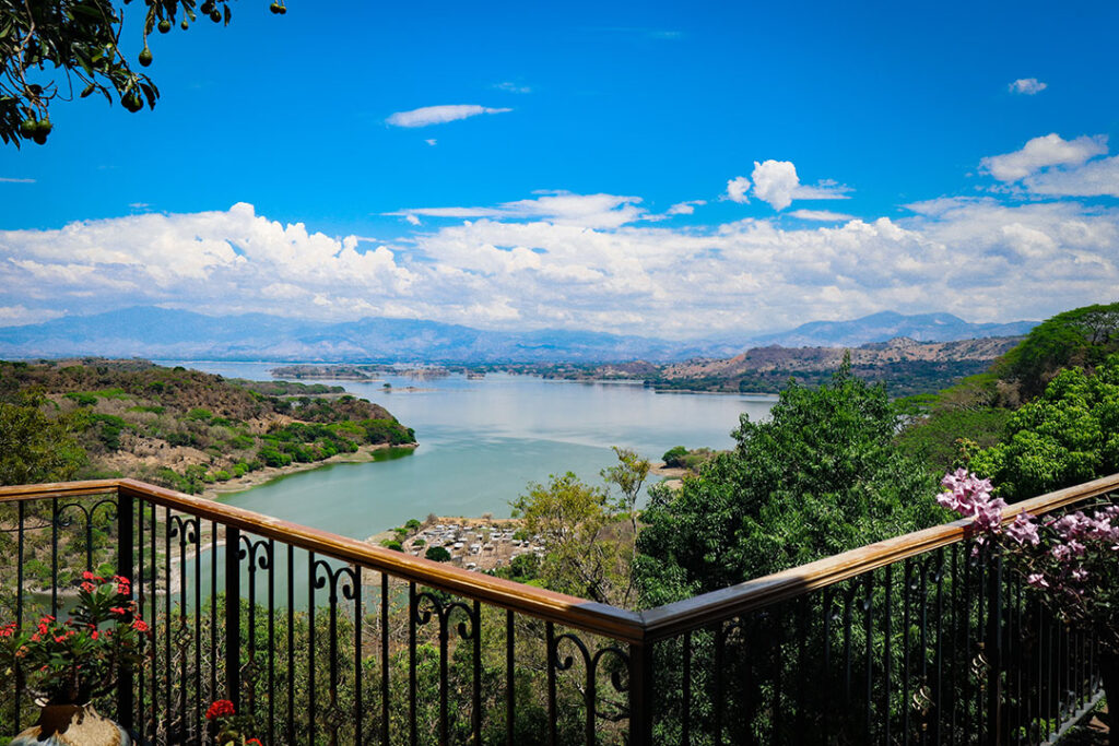Suchitoto is located on the scenic banks of a picturesque lake – The Coinomist