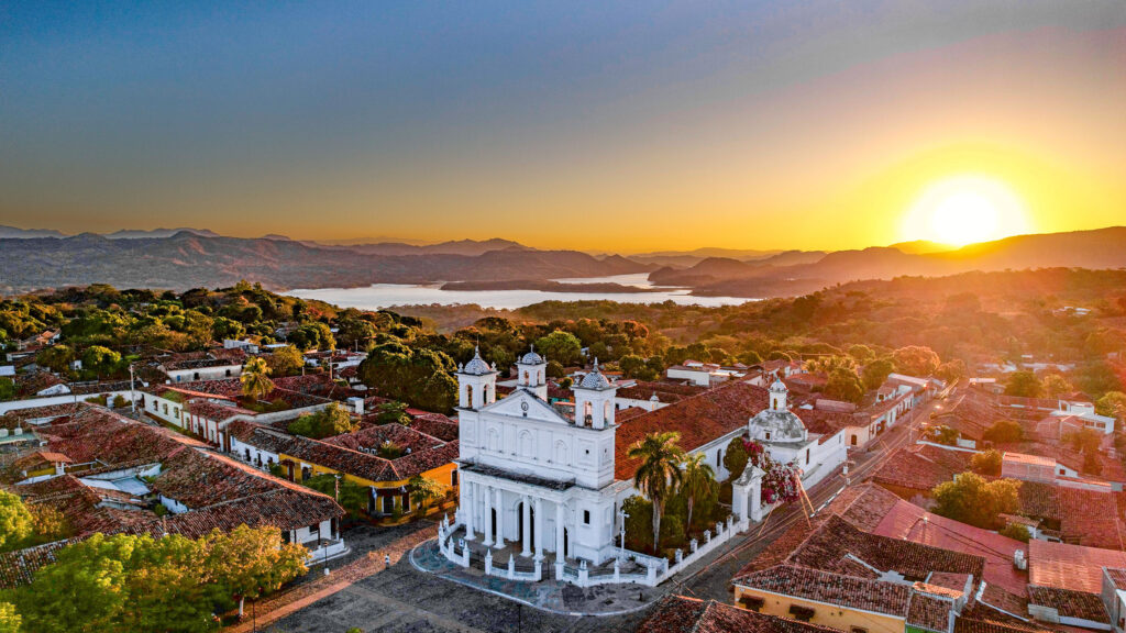 Suchitoto Central Square – The Coinomist